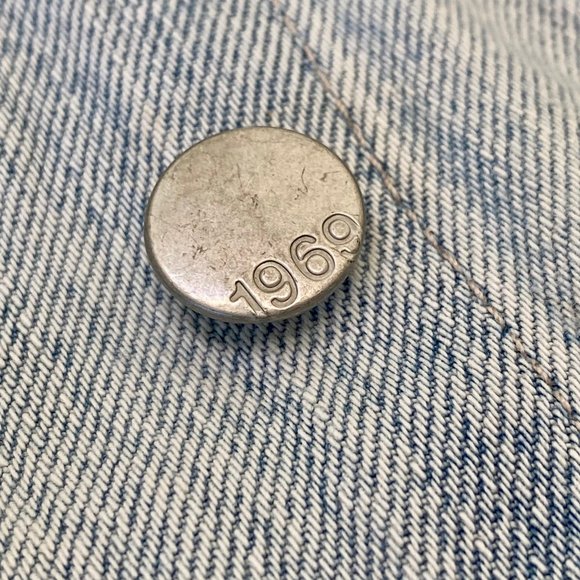 Gap 1969 Icon Light Wash Denim Jacket in Reagan Wash - Picture 10 of 13